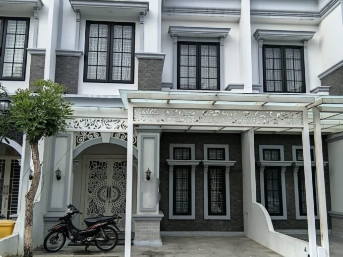 RUMAH 3 TINGKAT KOMPLEKS THE MARIVOTT