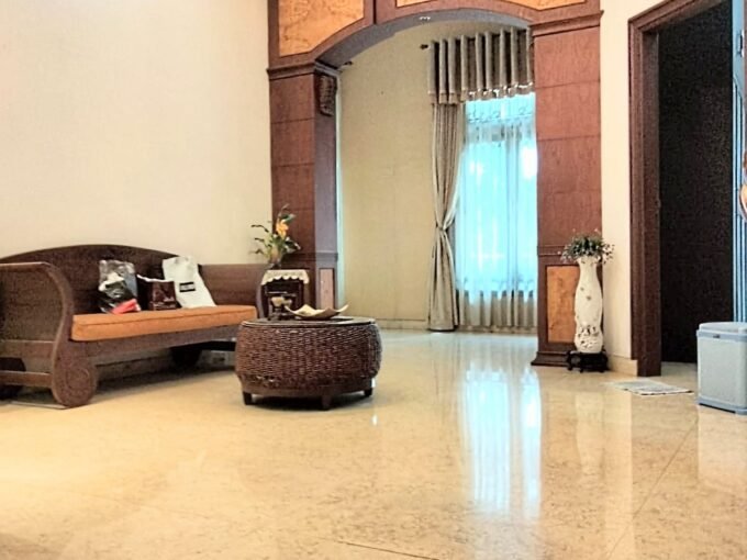 RUMAH MEWAH KOMPLEK GRIYA RIATUR